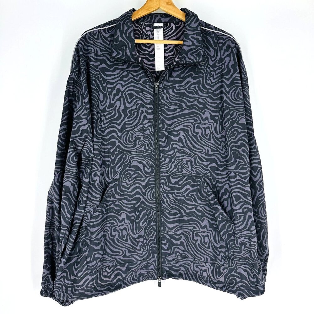 Fabletics Oversized Flyweight Pewter Gray Zebra Print Reflective Windbreaker XL - Picture 3 of 12